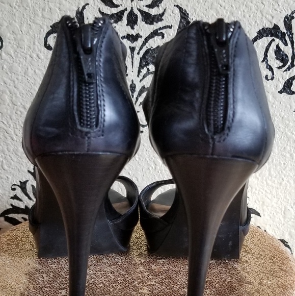 Fergie Highheels - Picture 5 of 7